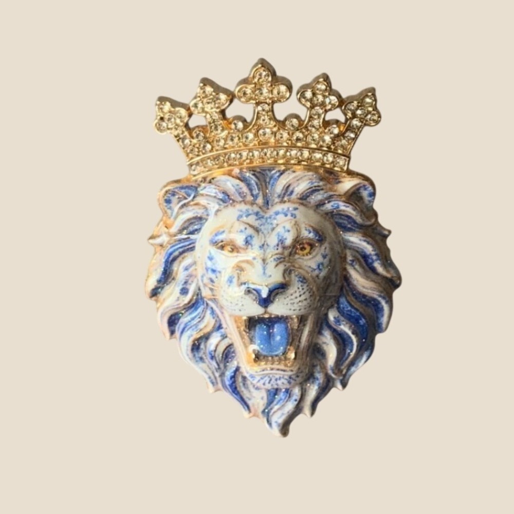 Chinoiserie Delft Blue Enamel Crowned Lion Brooch Gold Tone Rhinestone Pin